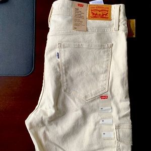 Cream Levi’s 721 High Rise Skinny Ankle jeans with cargo pockets.